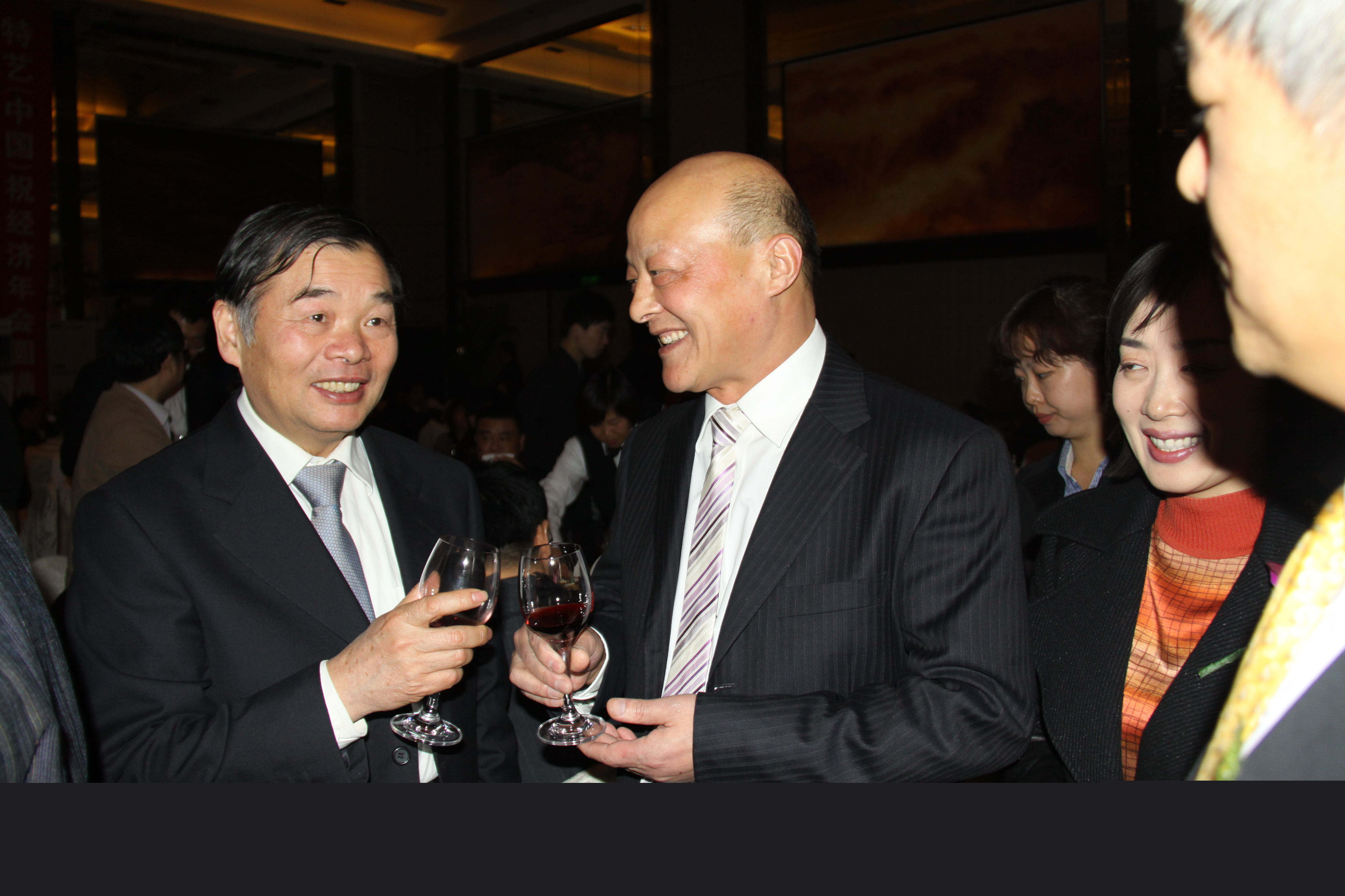 工信部杨学山副部长与公司蒋唯常务副总经理在一起